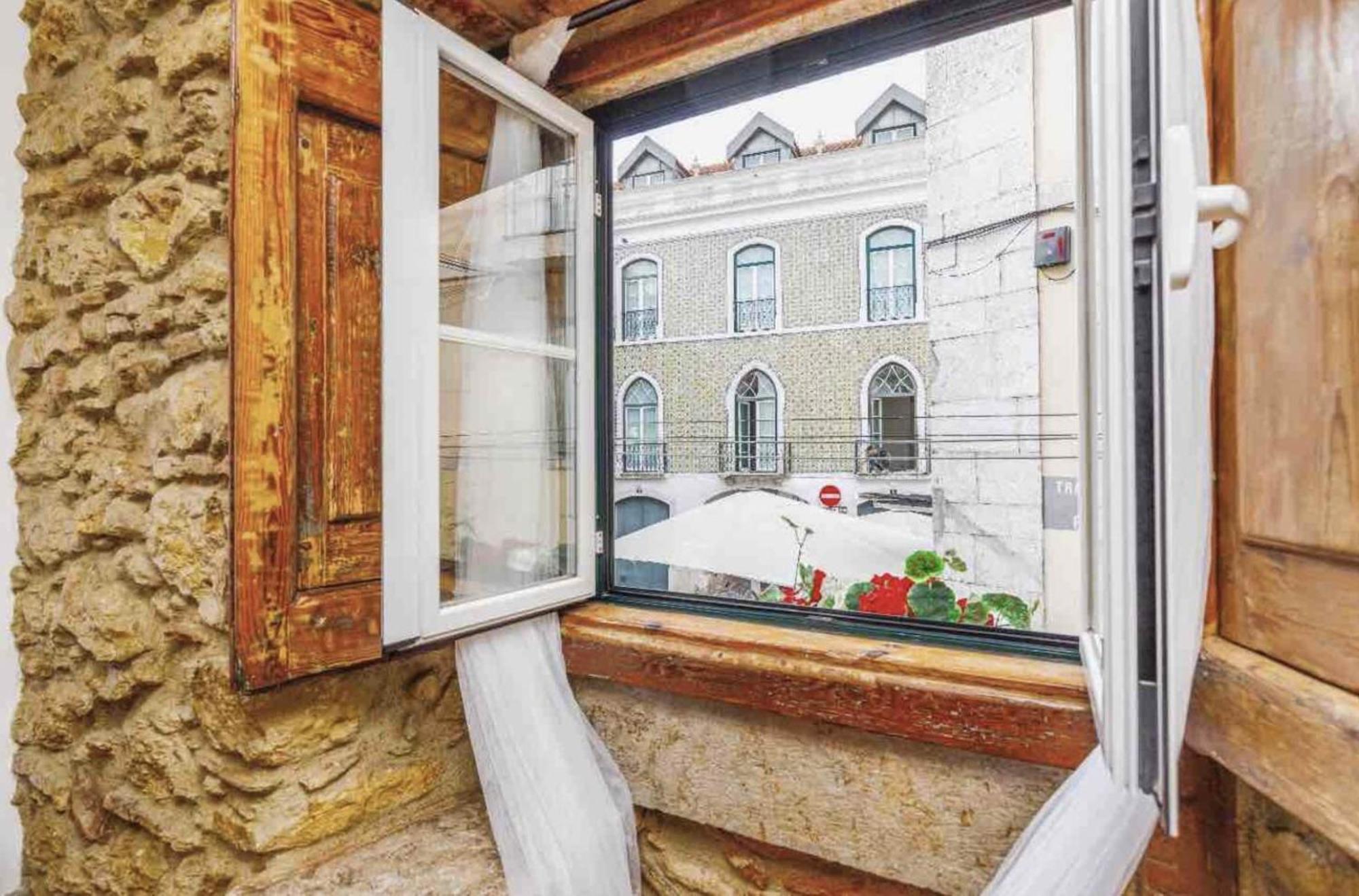 Sublime Apt Medieval Alfama Lisbon Luaran gambar