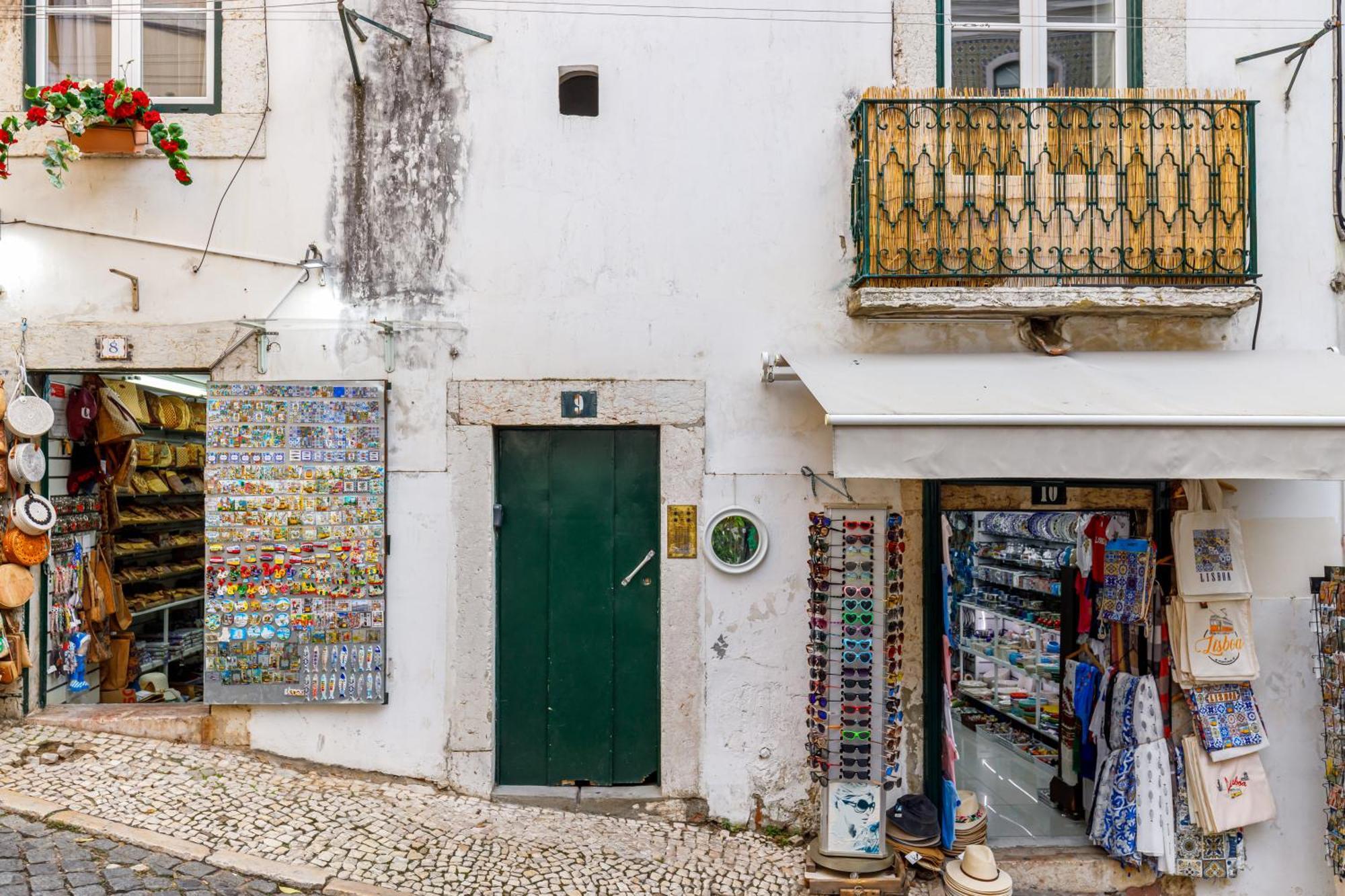 Sublime Apt Medieval Alfama Lisbon Luaran gambar