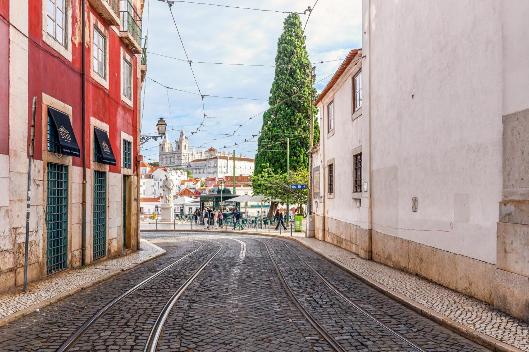Sublime Apt Medieval Alfama Lisbon Luaran gambar