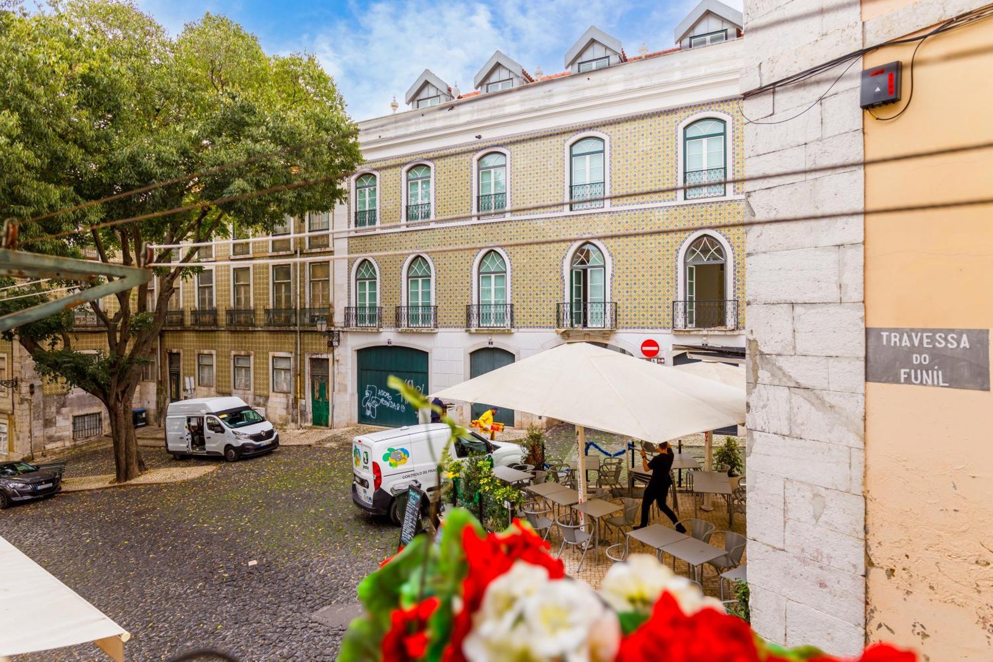Sublime Apt Medieval Alfama Lisbon Luaran gambar