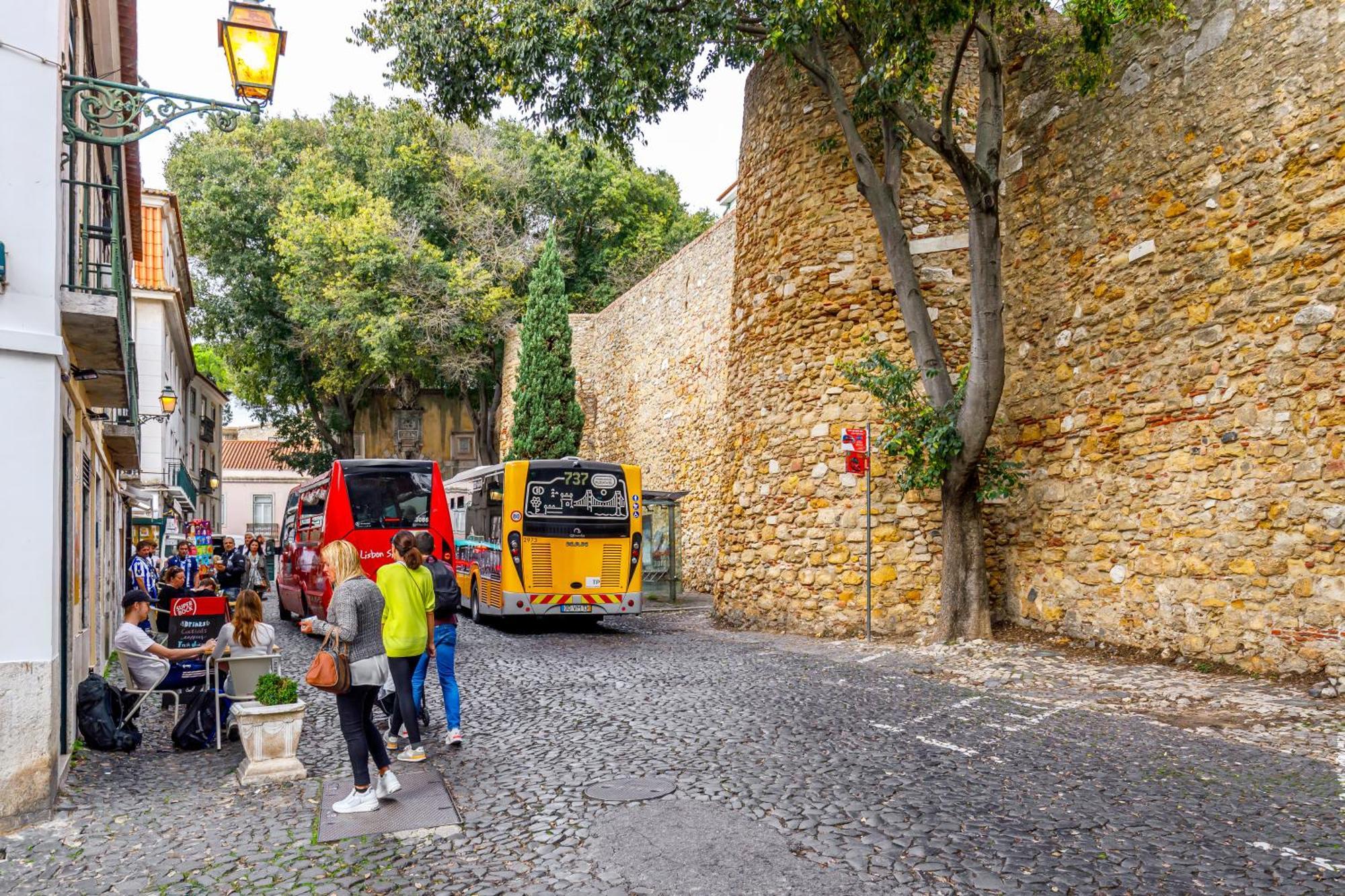 Sublime Apt Medieval Alfama Lisbon Luaran gambar